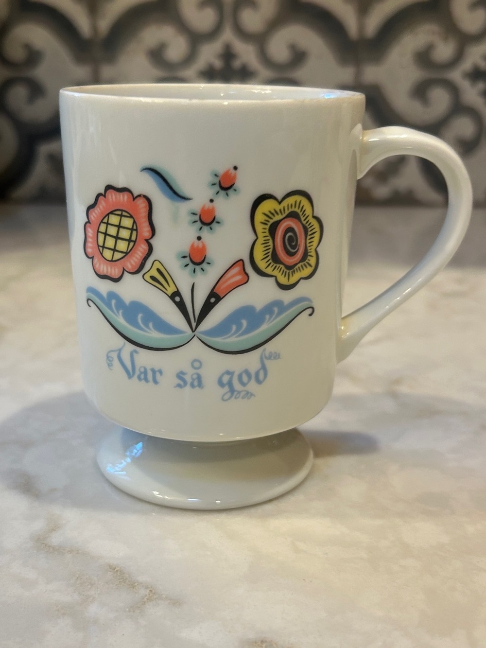 Vintage 1960s Berggren "Var Sa God" Swedish Folk Art 8 oz. Coffee or Tea Mug-EUC